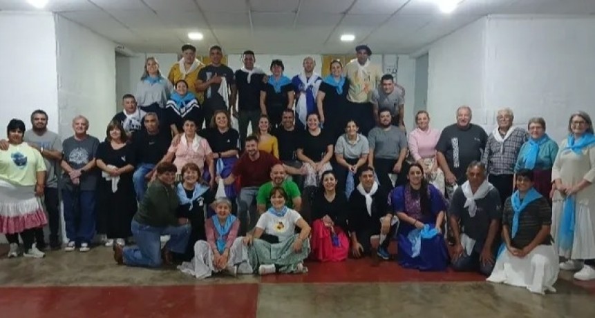 Con el bombo y la danza en alto, Leo Albornoz llevará nuestras raíces al Patio del Indio Froilán