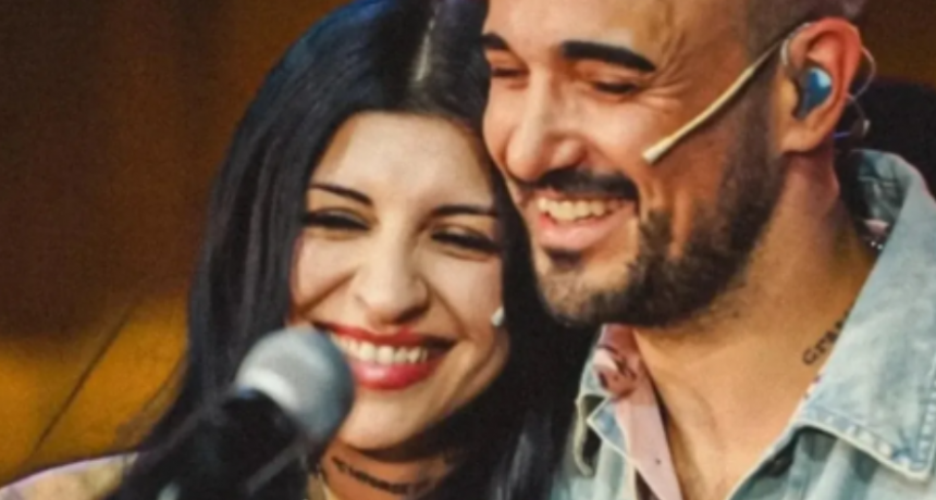 Abel Pintos y Cazzu cantaron folklore juntos en el Día de la Patria