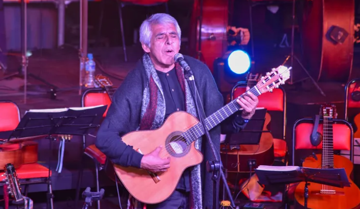 Peteco Carabajal emocionó e hizo bailar al Julio Le Parc en la Gala Patriótica de Guaymallén