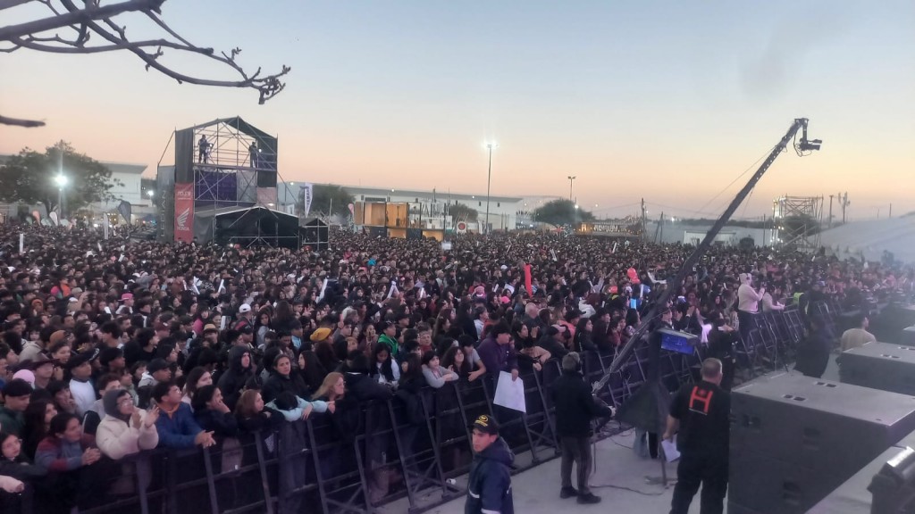 Multitudinaria séptima jornada en el Poncho: identidad, música y una fiesta sin fronteras