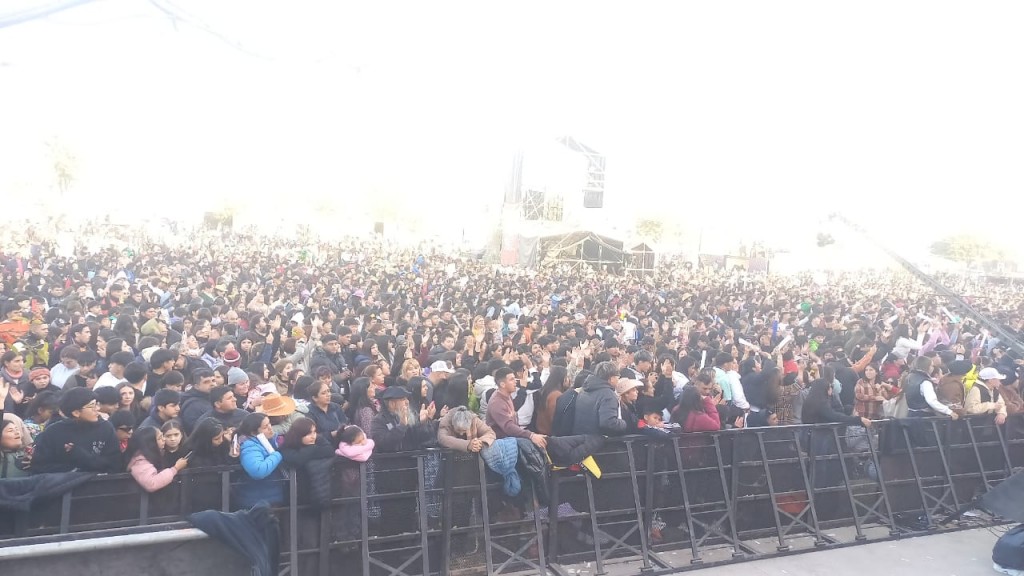 Novena jornada de la Fiesta del Poncho: grandes artistas, emoción y un público que no se rinde al frío