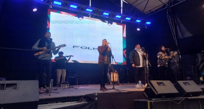 Sexta noche de la Fiesta Nacional e Internacional del Poncho: reggae, rock y folclore bajo el cielo catamarqueño