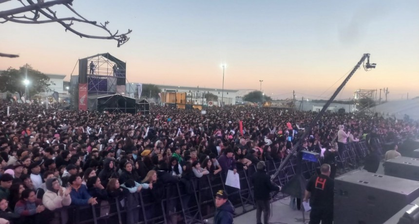 Multitudinaria séptima jornada en el Poncho: identidad, música y una fiesta sin fronteras